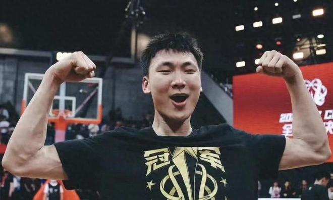 21岁CBA小将淡厚然，扣篮技术炸裂，高中便拿MVP，易建联为他颁奖 | 中国区|球友会|股份有限公司